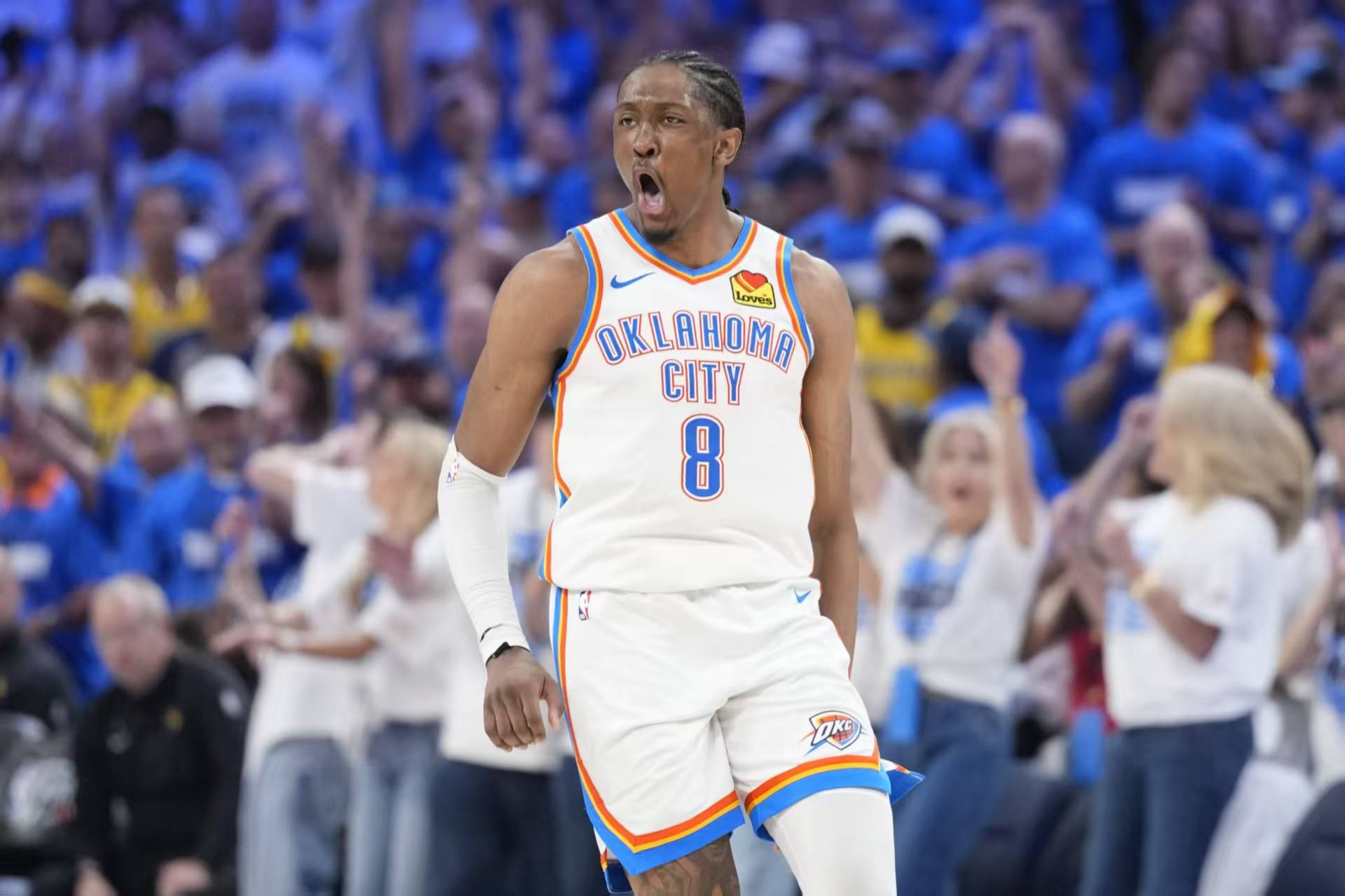 NBA：雷霆豪掷8.22亿，库里回应退役，快船新签约，榜眼重回奇才