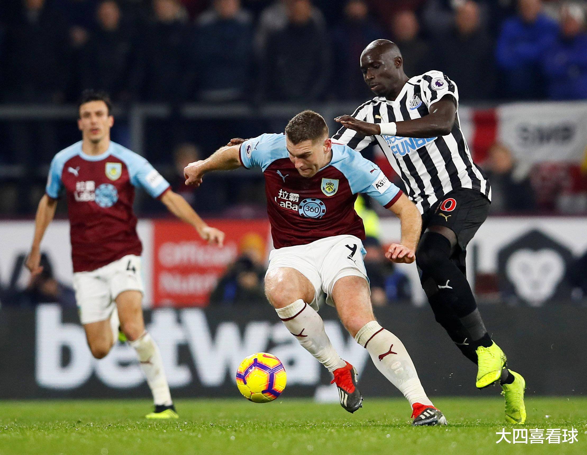 英超激战!伯恩利能否爆冷击败热刺?