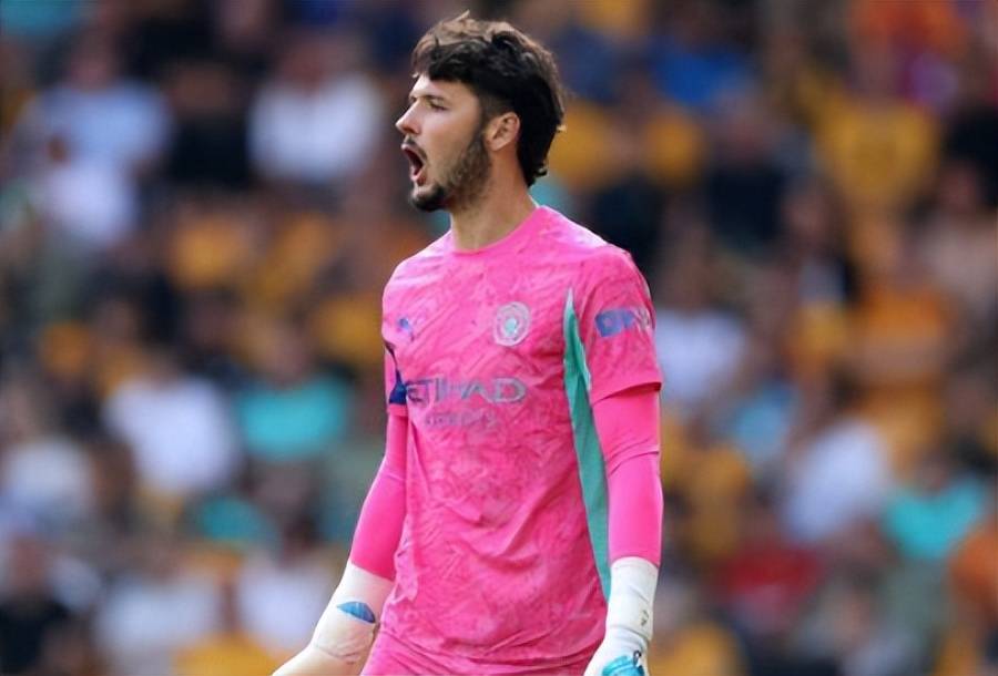 英超首轮豪门队喜忧参半,曼城4-0狼队领跑,配合默契不足是隐患