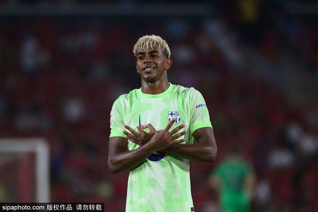 观战台:曼城火拼热刺争英超榜首 皇马巴萨冲击两连胜