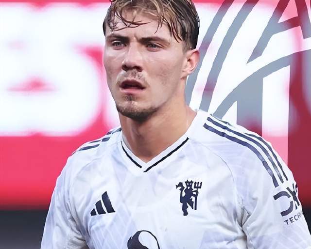 一夜转会汇总!米兰有望2900万欧签神锋,霍伊伦德无缘,曼联头大