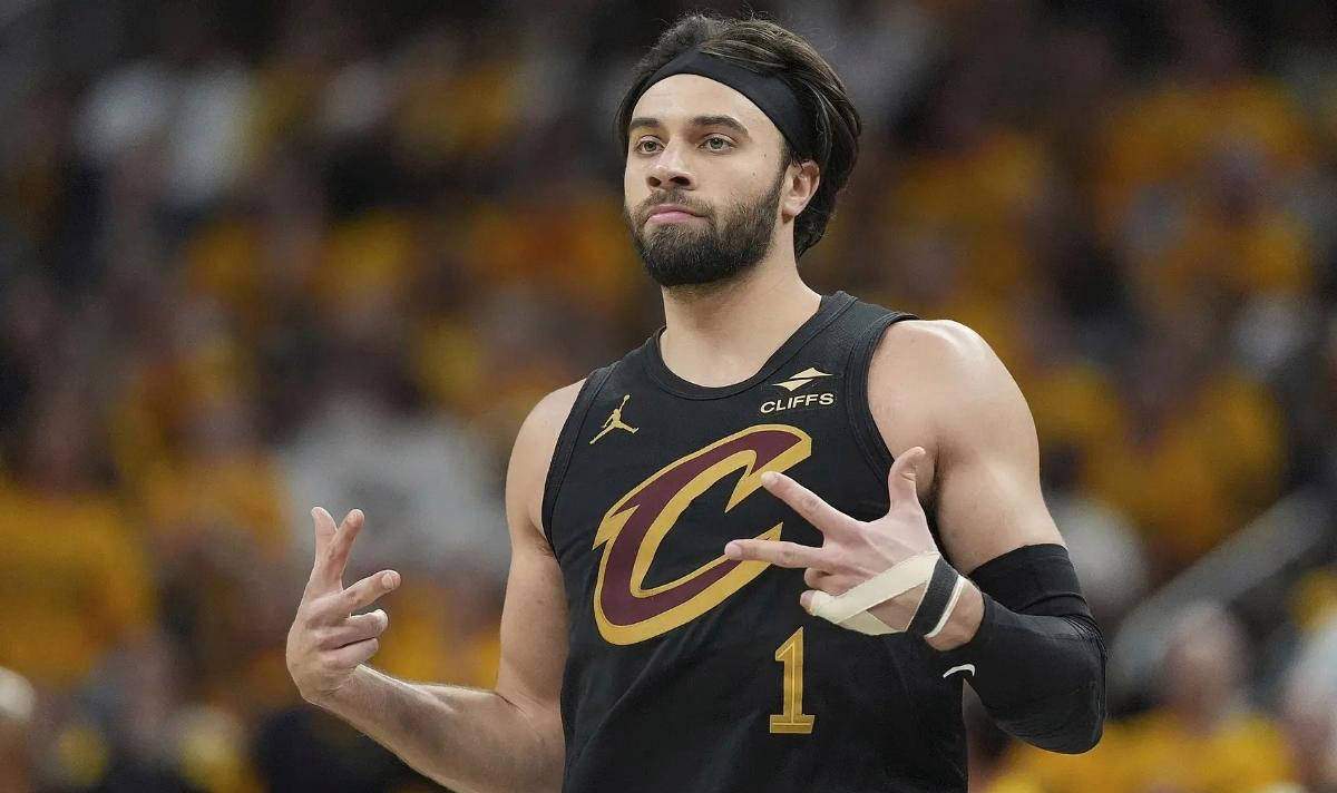 克利夫兰骑士首发小前锋斯特鲁斯左脚琼斯骨折!新赛季希望受挫