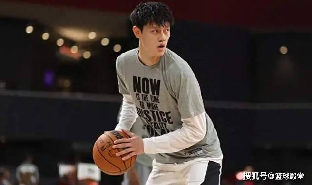 篮网仅剩一个双向合同!曾凡博留队难度增加,回CBA也不是不行!