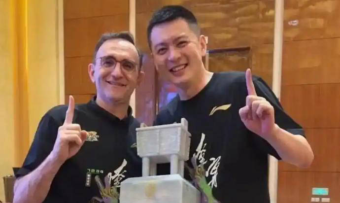 乌戈宣布加盟NBA球队,签约克利夫兰骑士,杨鸣感慕