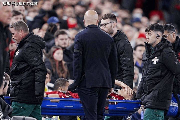 再次绝杀对手晋级，利物浦却“高兴不起来”：19岁天才遭遇重伤