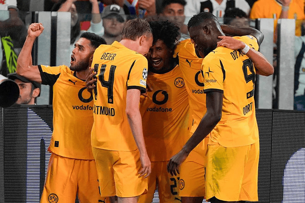 足坛悲喜一夜！拜仁1-2爆大冷18轮不败终结，皇马2-0反超巴萨，多特蒙德3-0大胜