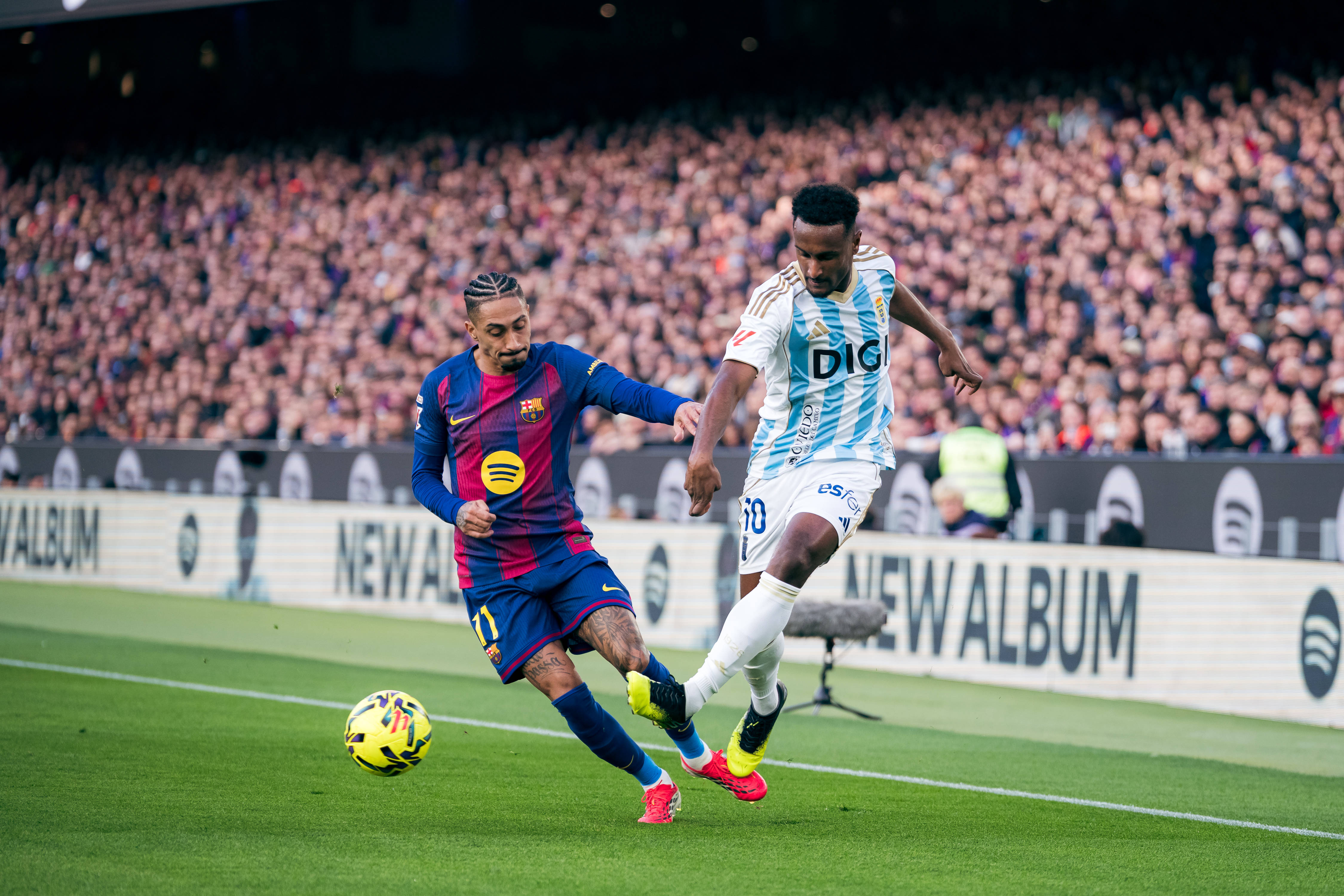 （体育）足球——西甲：巴塞罗那胜皇家奥维耶多