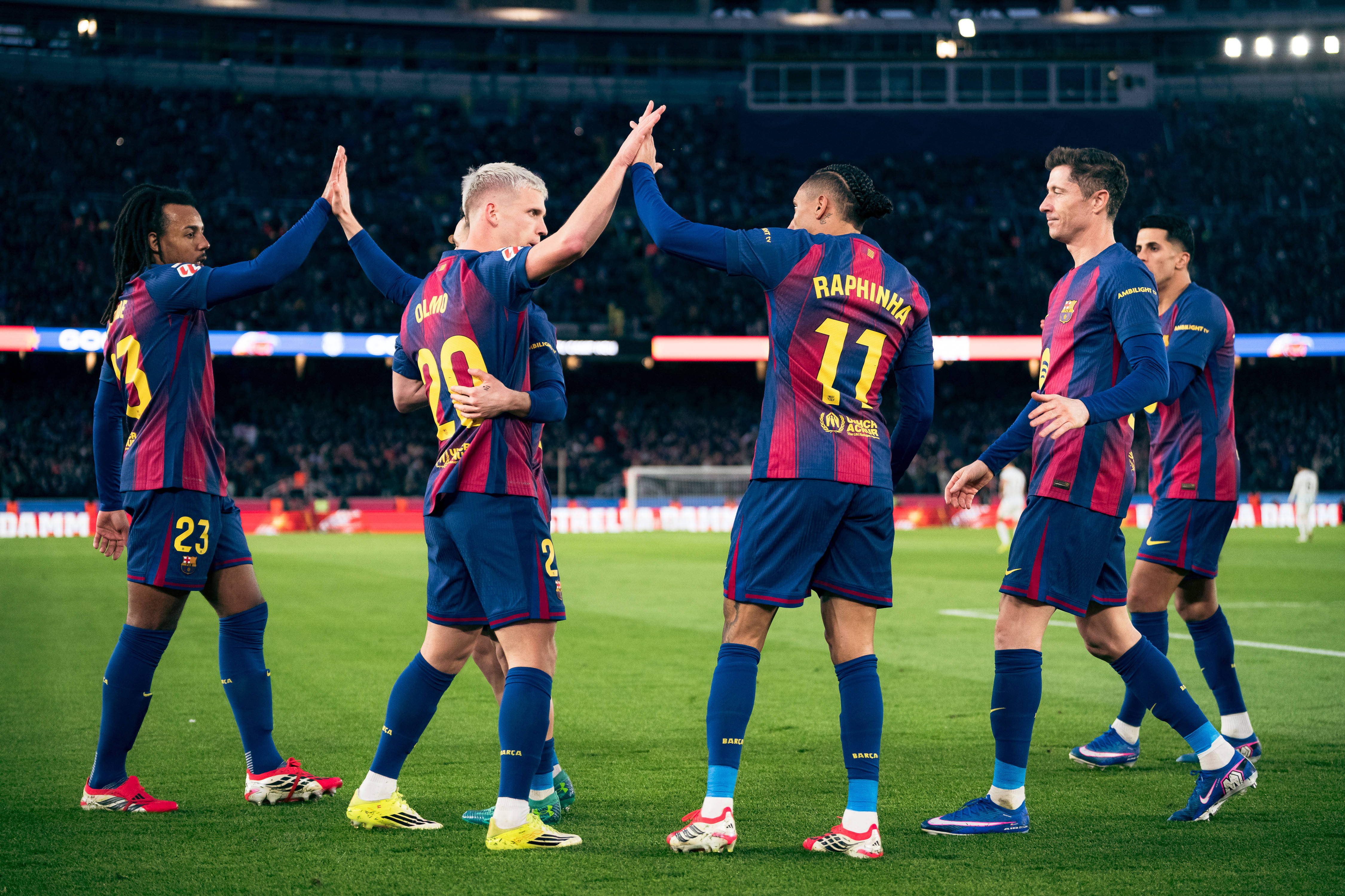 （体育）足球——西甲：巴塞罗那胜皇家奥维耶多