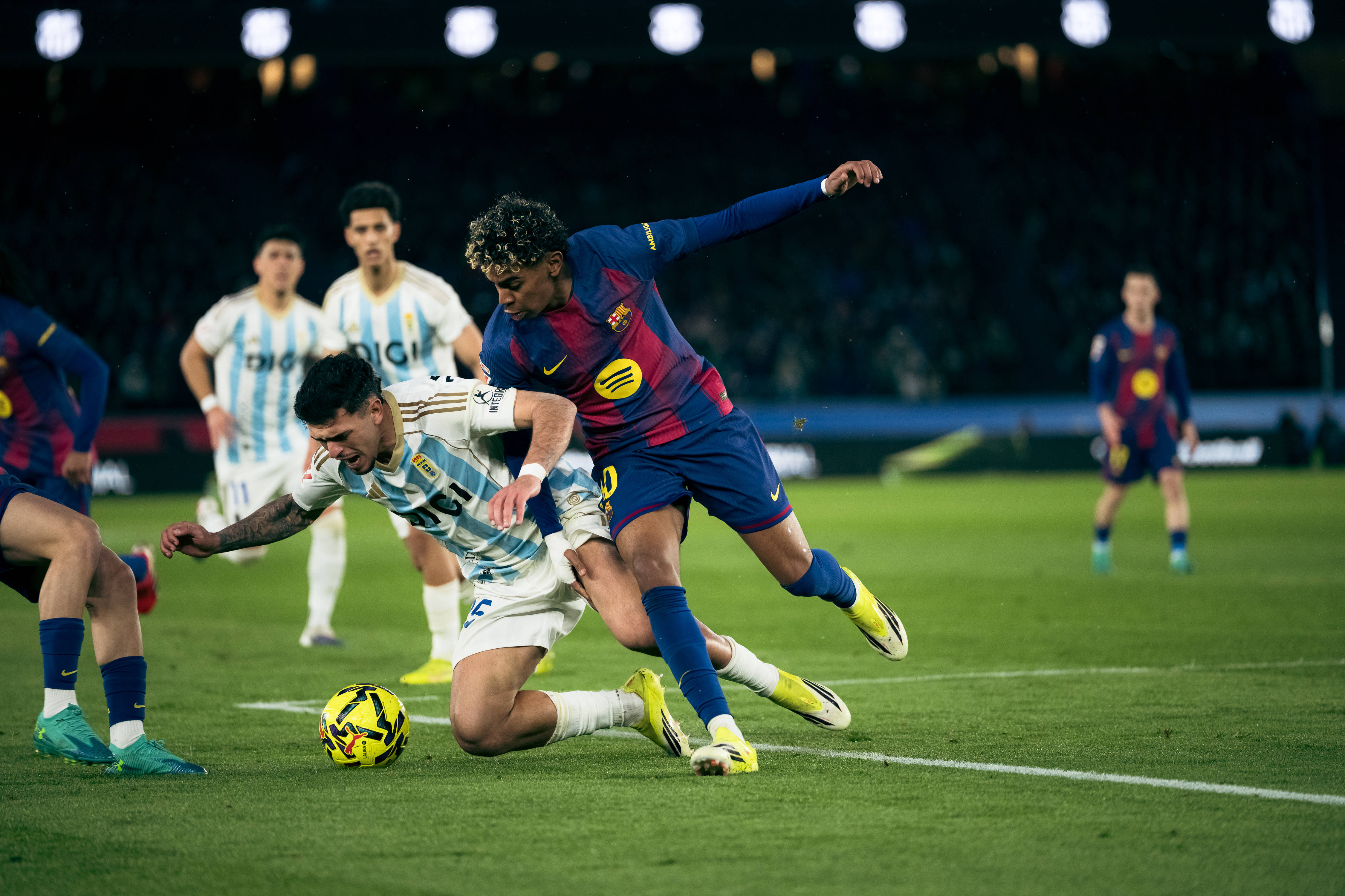 （体育）足球——西甲：巴塞罗那胜皇家奥维耶多